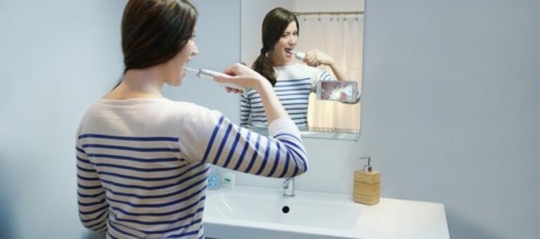 Ήρθε η «έξυπνη» οδοντόβουρτσα! Ενημερώνει ποια δόντια δεν καθάρισαν…(video)