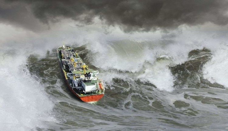 Οι 10 πιο συγκλονιστικές «μάχες» πλοίων με τεράστια κύματα! (video)