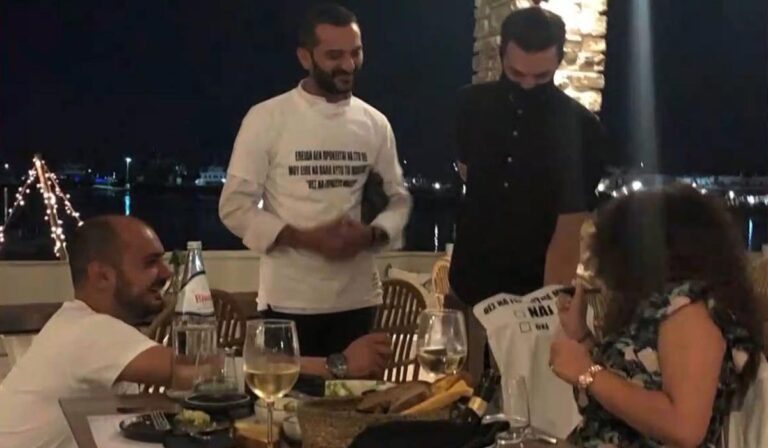 Λεωνίδας Κουτσόπουλος: Πρόταση γάμου με μπλουζάκι (video)
