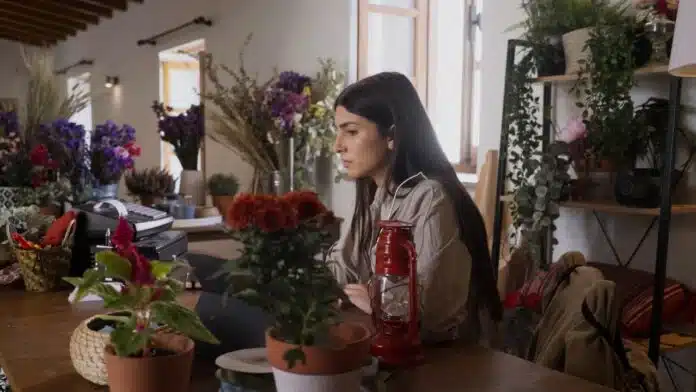 diafani-agries-melisses-696x392 - DIAVASETO.GR