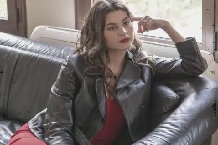 thodora-sasmos-2-696x464 - DIAVASETO.GR