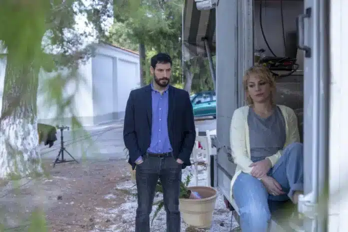 aggelos-sasmos-696x464 - DIAVASETO.GR