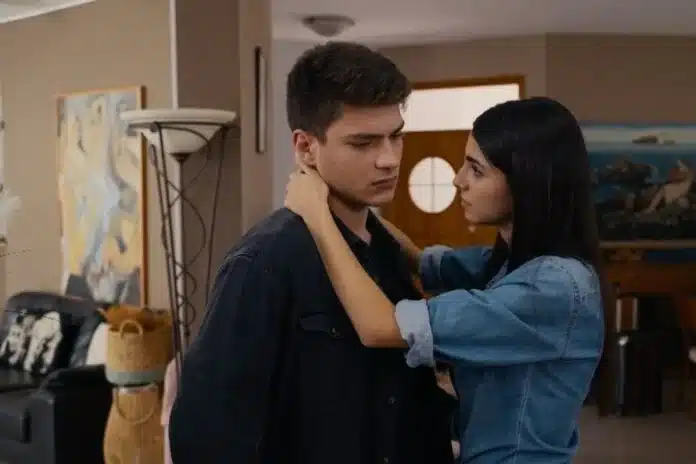 mavro-rodo-elisavet-696x392 - DIAVASETO.GR