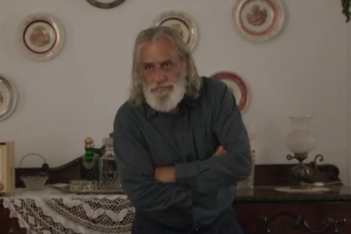 i-paralia-afti-skotose-ton-dimitro_1695644221 - DIAVASETO.GR