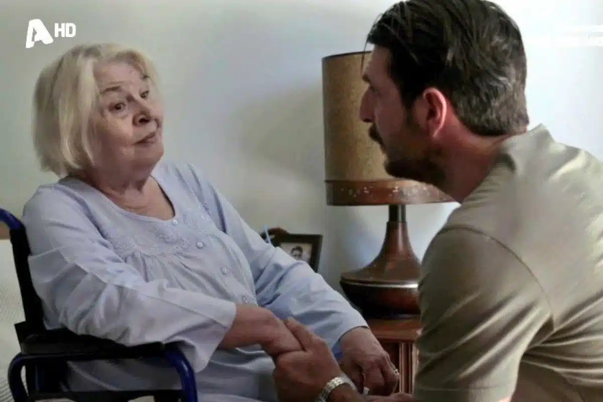 akis-sakellariou_proxenio_ioulias-768x431 - DIAVASETO.GR