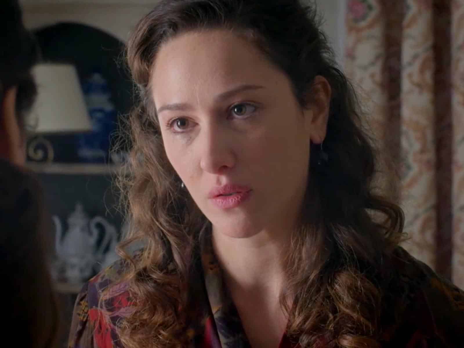 agios-erotas-sofia-richnei-ti-chloi-apo-tis-skales-gia-na-apovalei_1732785134 - DIAVASETO.GR